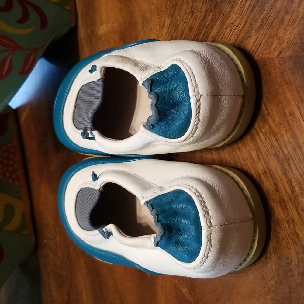 LIVIE LUCA TURQUOISE, WHITE & GRAY MARY JANE SLIP-ON SHOES....Size: US 13 - Picture 4 of 5